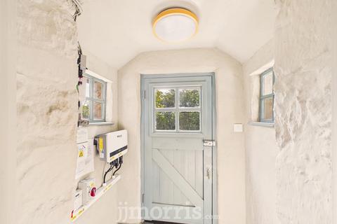 4 bedroom cottage for sale, The Old Farmhouse, Panteg, Manorowen