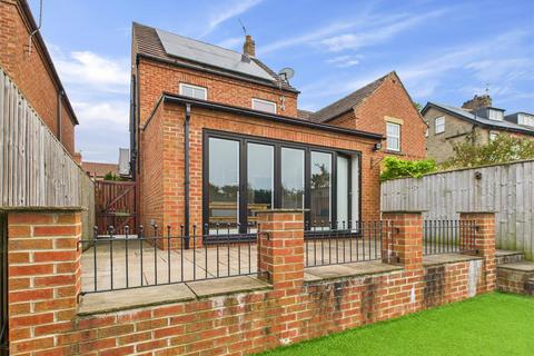 3 bedroom semi-detached house for sale, 9, Gilling Way Malton, YO17 7LQ