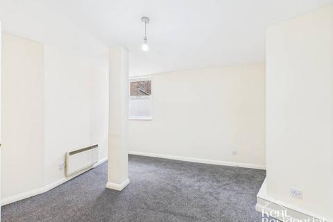1 bedroom flat to rent, Holborn Lane, Chatham, ME4