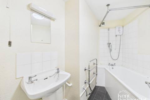 1 bedroom flat to rent, Holborn Lane, Chatham, ME4