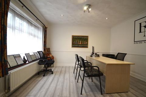 undefined, Kenton Lane, Harrow, HA3 8RY