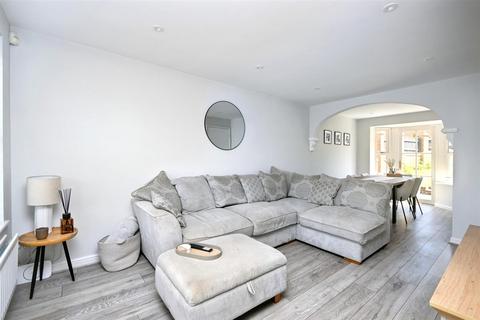 46 Beechfield Close, Stone Cross, Pevensey, BN24 5FH