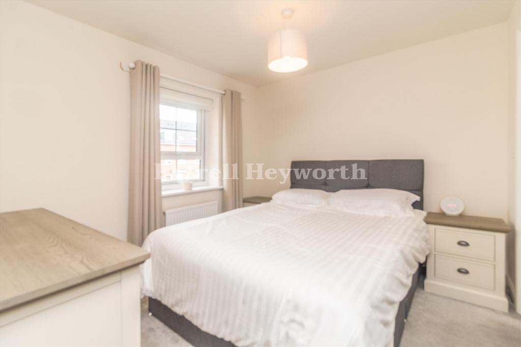 Bedroom 1 image 2