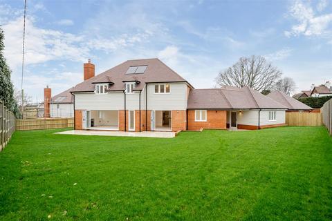 4 bedroom detached house for sale, 2 Stables Square, Barnham