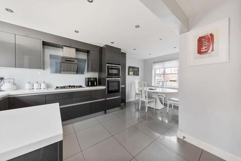 4 bedroom detached house for sale, Hoveton Way, IG6