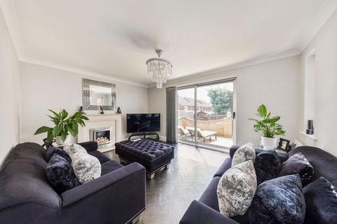 4 bedroom detached house for sale, Hoveton Way, IG6