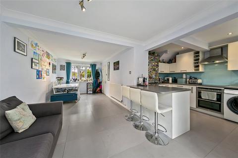 8 Kenmore Close, Richmond, TW9 3JG