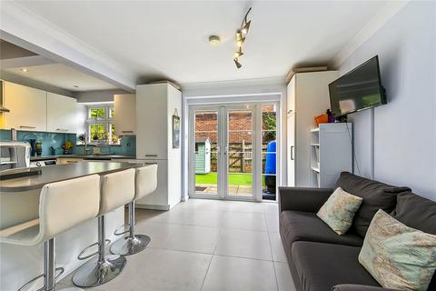 8 Kenmore Close, Richmond, TW9 3JG