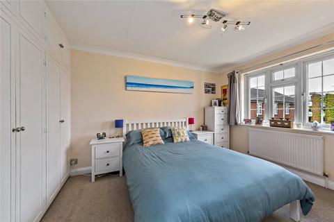8 Kenmore Close, Richmond, TW9 3JG