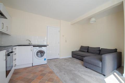 1 bedroom apartment to rent, Gillygate, York, YO31 7EA