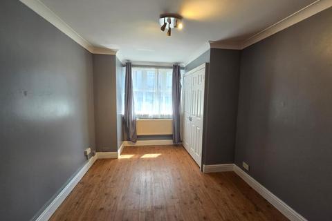 2 bedroom end of terrace house to rent, Chivers Road, London