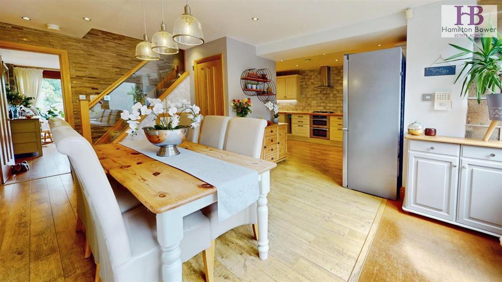 House in Calderdale, Pule Hill - View 4