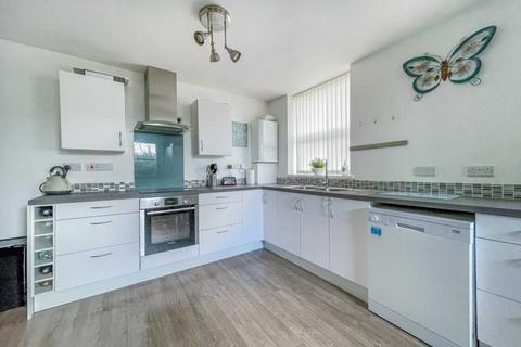 3 bedroom terraced house for sale, Crossbank Road, Batley