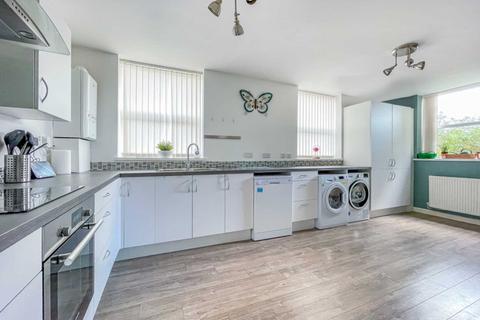 3 bedroom terraced house for sale, Crossbank Road, Batley