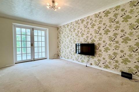 5 Beauchamp Close, Sutton Coldfield, B76 1UE