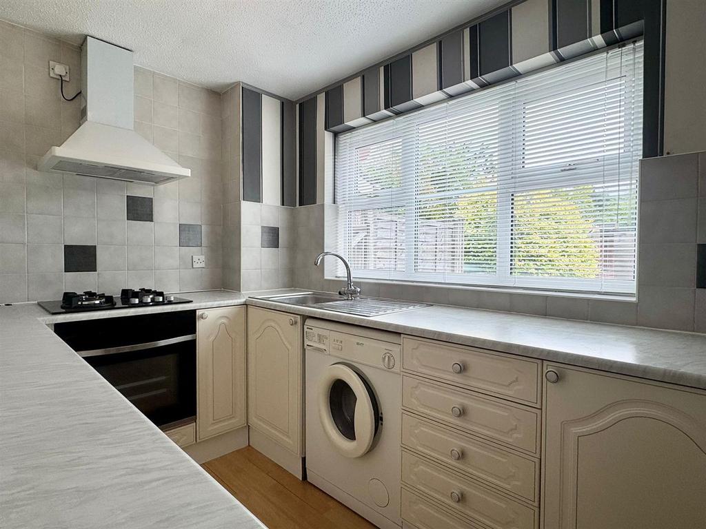 Kitchen (2).jpg