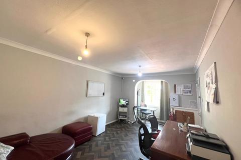 undefined, West Road, West Drayton UB7