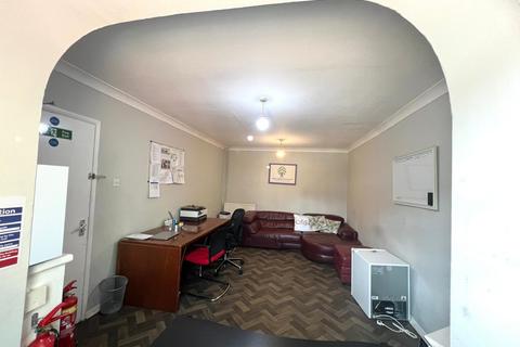 undefined, West Road, West Drayton UB7