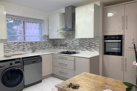 2 bedroom flat to rent, 2 BEDROOM GARDEN FLAT ARRAN WALK