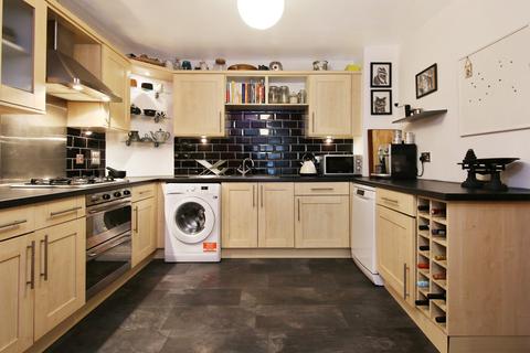 6/4 Pilrig Heights, Edinburgh, EH6 5BF