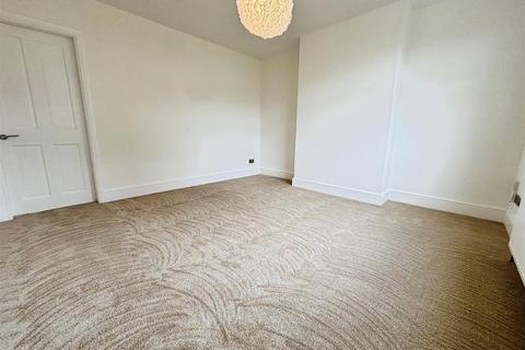 7 Leafield Grove, Bradford, BD2 3SA