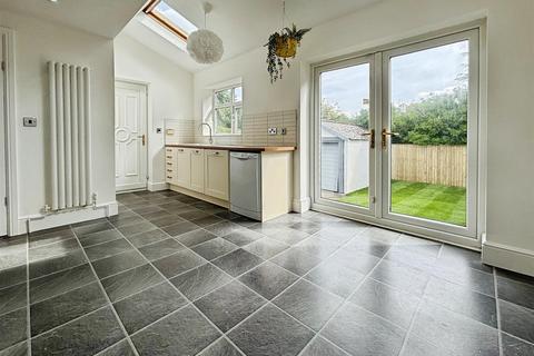 7 Leafield Grove, Bradford, BD2 3SA