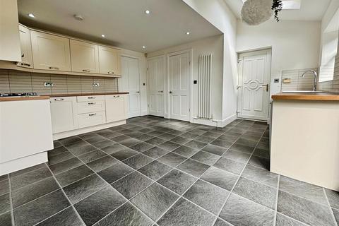 7 Leafield Grove, Bradford, BD2 3SA