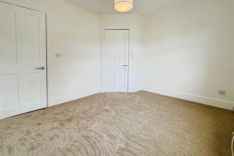 7 Leafield Grove, Bradford, BD2 3SA