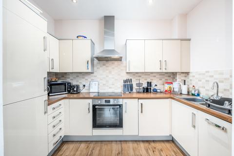 2 bedroom flat to rent, Pine Street, Aylesbury HP19