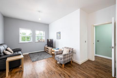 2 bedroom flat to rent, Pine Street, Aylesbury HP19