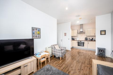 2 bedroom flat to rent, Pine Street, Aylesbury HP19
