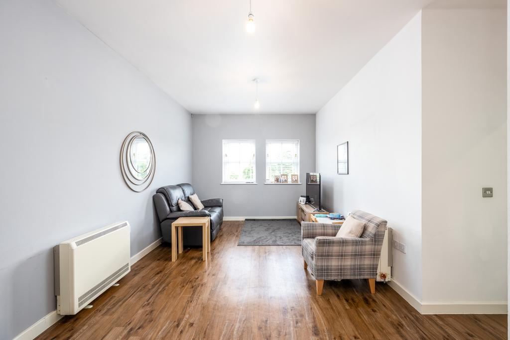 27 Broka Court, Aylesbury HP19 7 HX-11