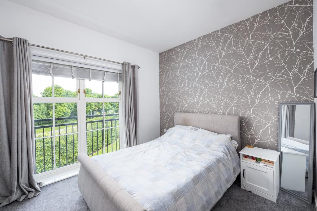 27 Broka Court, Aylesbury HP19 7 HX-6