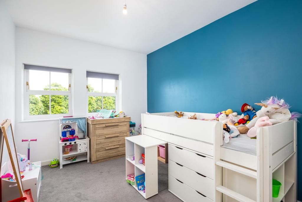 27 Broka Court, Aylesbury HP19 7 HX-3