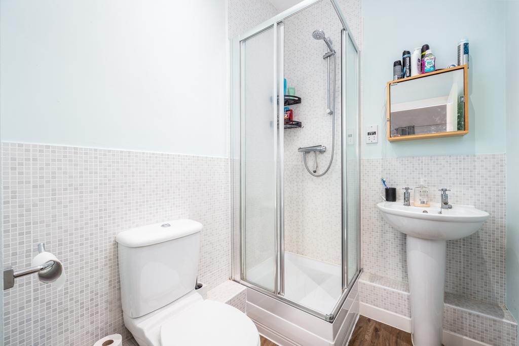 27 Broka Court, Aylesbury HP19 7 HX-8