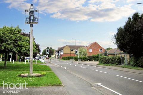 undefined, Ryder Gardens, Bovingdon Village