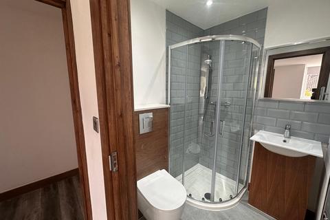 3 bedroom flat to rent, York Road, Camberley GU15