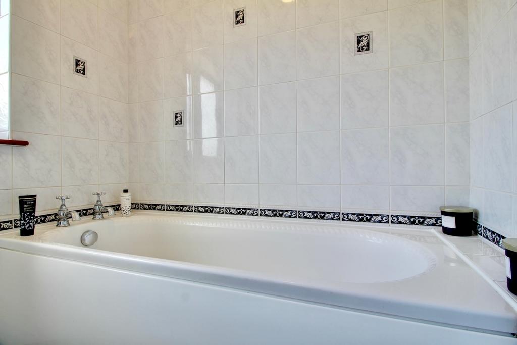 Bathroom - Gus Critchlow Ewe Move Hinckley