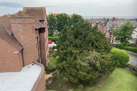 2 bedroom apartment for sale, Coed Pella Road, Colwyn Bay