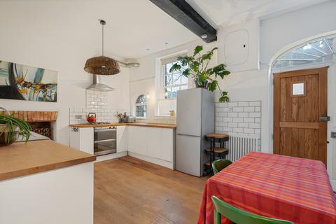 2 bedroom flat for sale, Church Close, High Street, Totnes