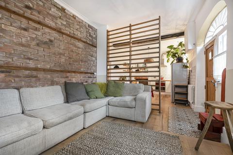 2 bedroom flat for sale, Church Close, High Street, Totnes