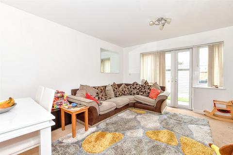 10 Ash Close, Littlehampton, BN17 6FB