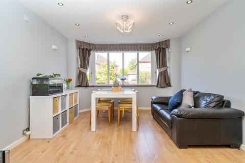 30 Cambridge Avenue, Solihull, B91 1QE