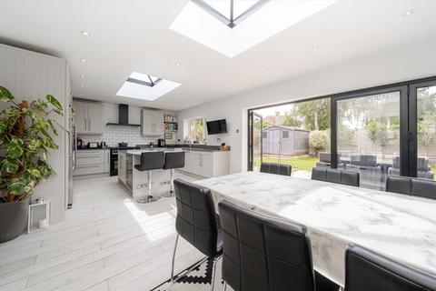 32 Ripley Road, Hampton, TW12 2JH