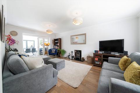 32 Ripley Road, Hampton, TW12 2JH