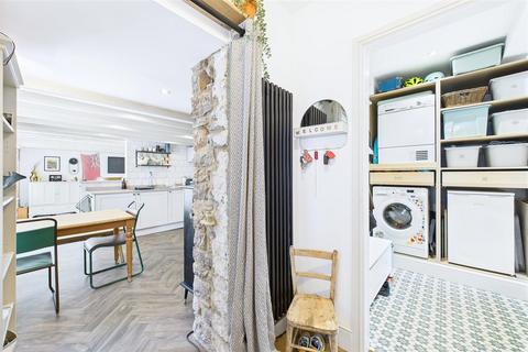 2 bedroom cottage for sale, Immediate to Hill Road in Clevedon