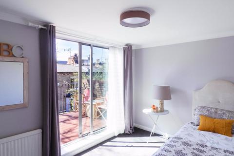31 Torriano Cottages, London, NW5 2TA