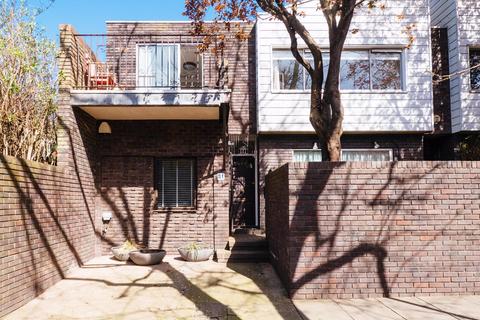 31 Torriano Cottages, London, NW5 2TA