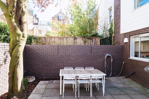 31 Torriano Cottages, London, NW5 2TA