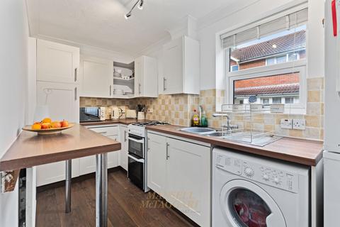 2 bedroom end of terrace house for sale, Staffords Place, Horley RH6